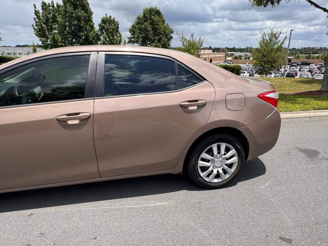 Used 2016 Toyota Corolla LE FWD image 11