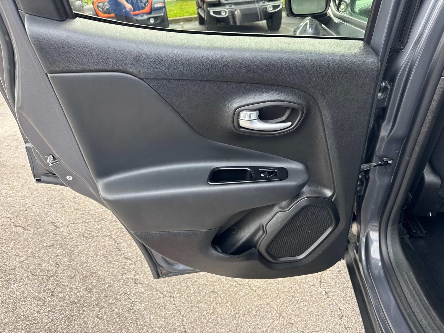 Used 2023 Jeep Renegade Latitude AWD/4WD image 17