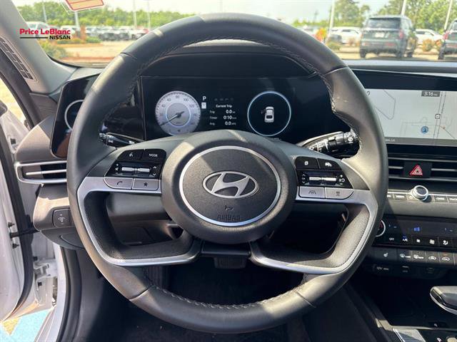 Used 2025 Hyundai Elantra SEL FWD image 21