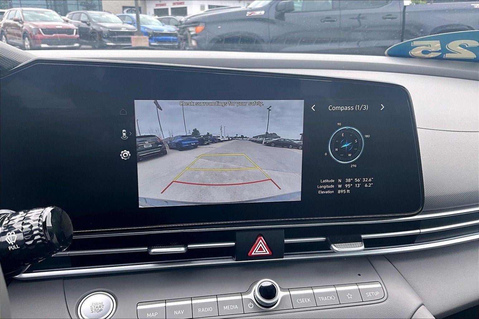 Used 2025 Hyundai Elantra SEL FWD image 14