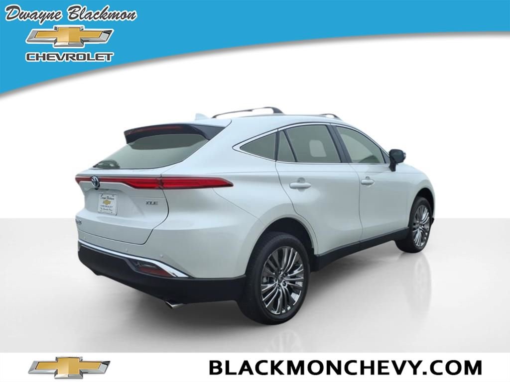 Used 2024 Toyota Venza XLE image 3