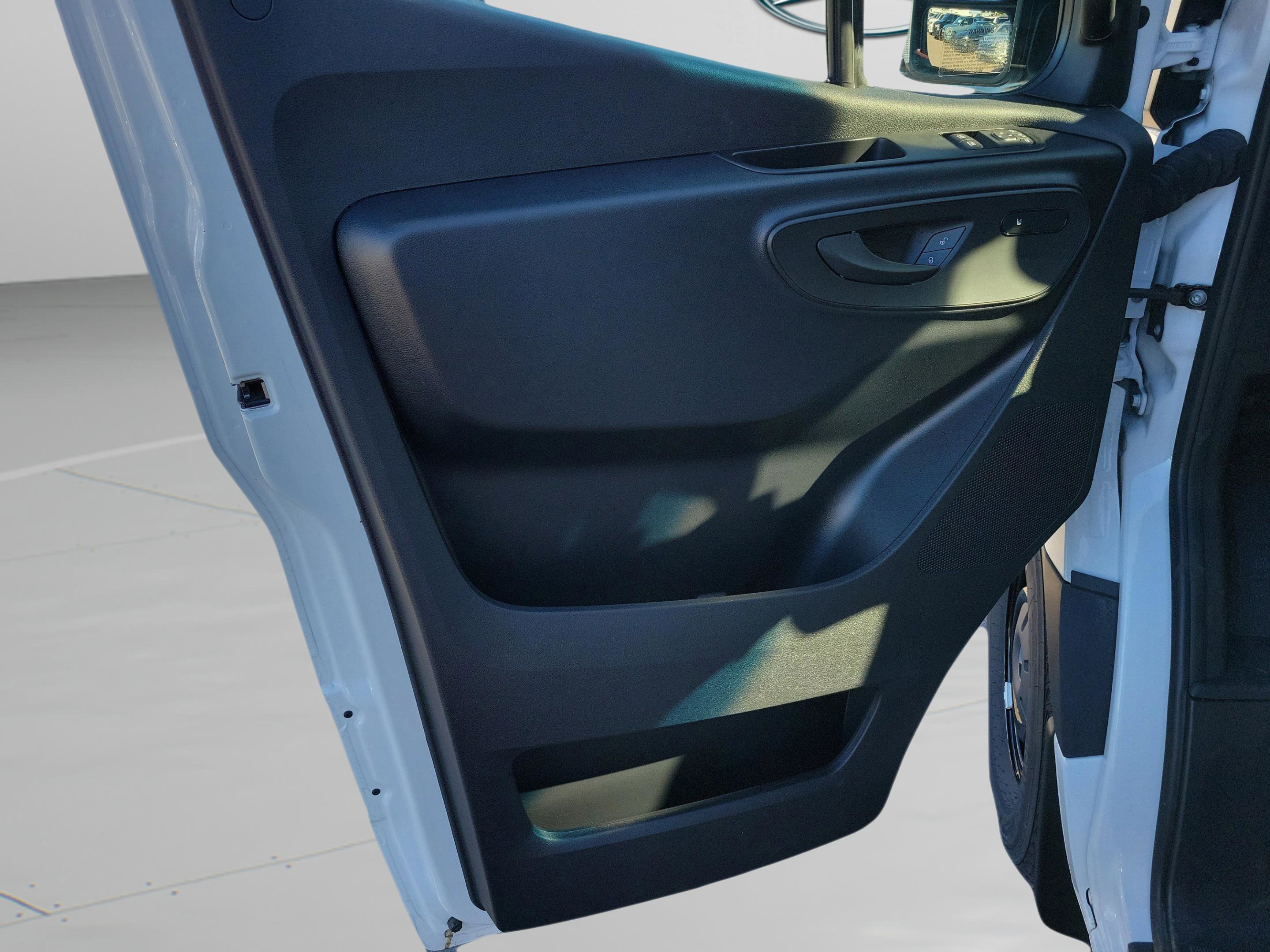 Used 2025 Mercedes-Benz Sprinter 2500 image 25