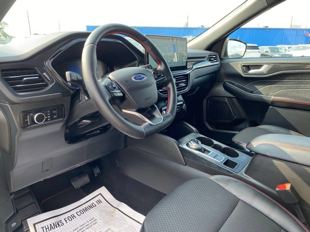Used 2025 Ford Escape ST-Line w/ Tech Pack #1 AWD/4WD image 9