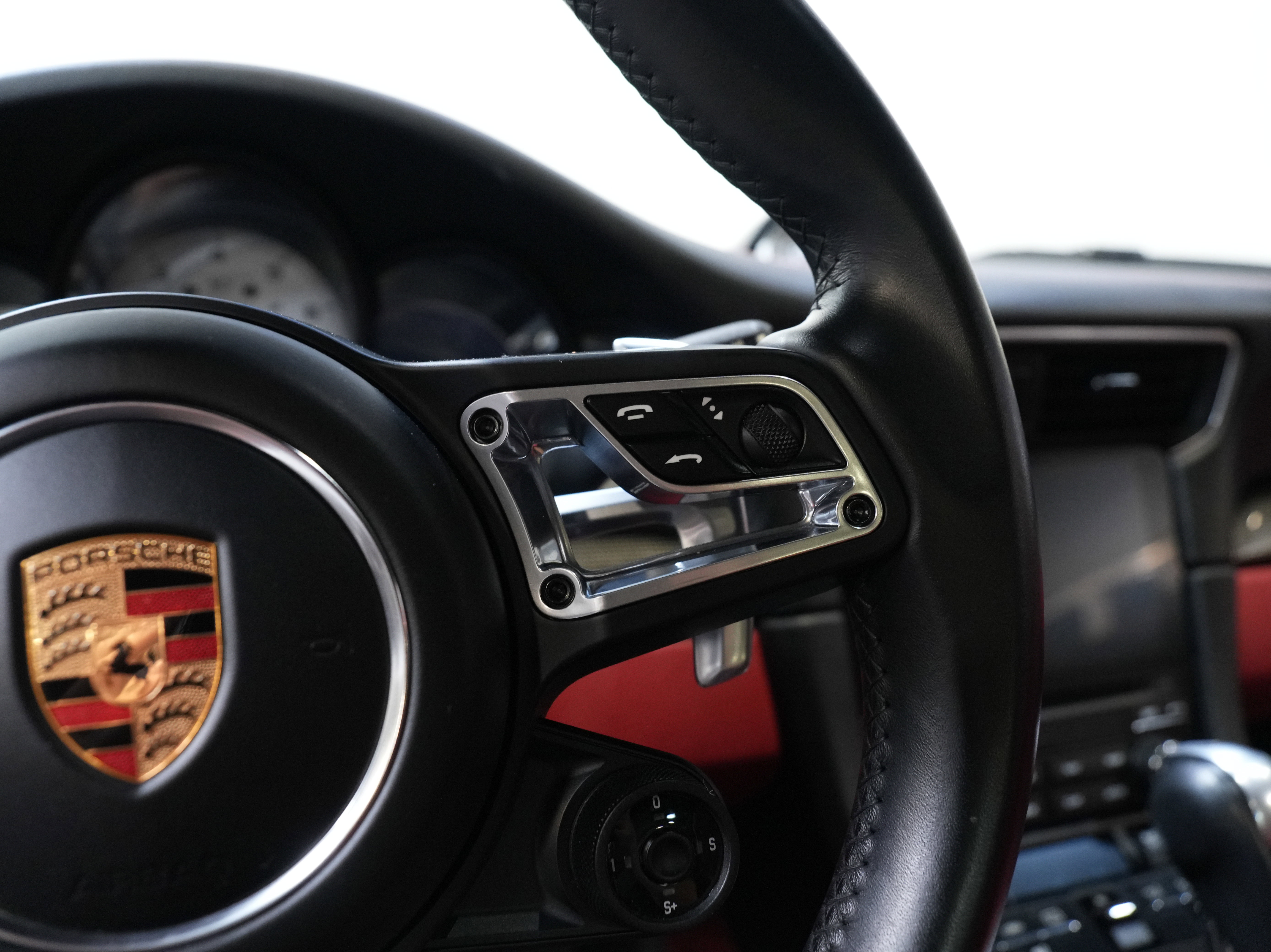 Used 2018 Porsche 911 Turbo S image 35