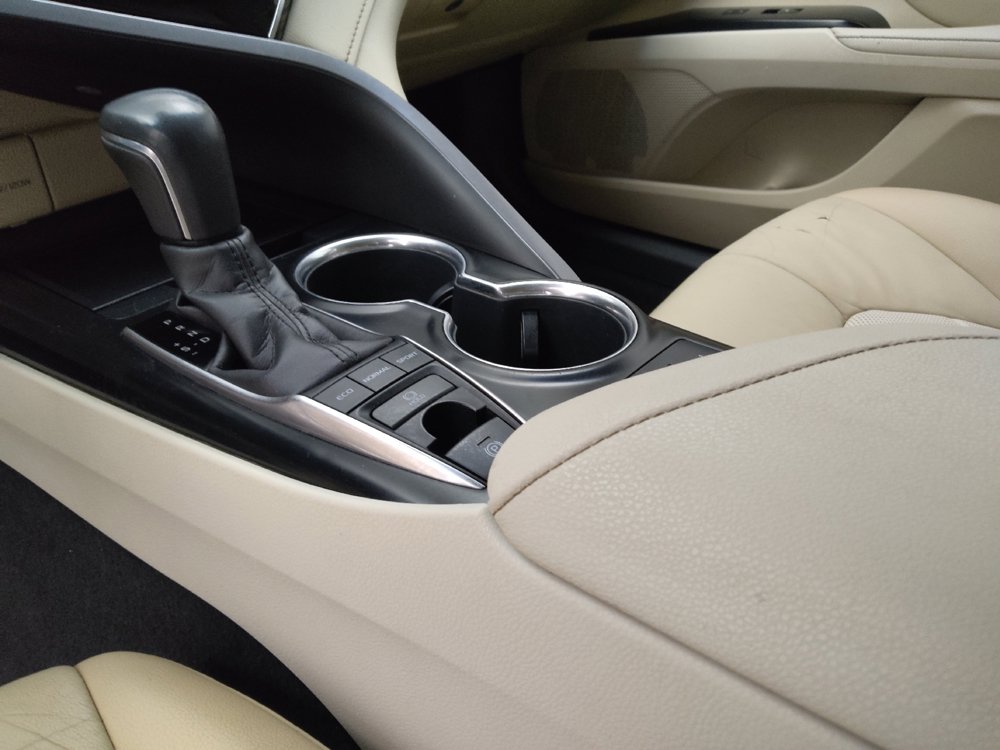 Used 2018 Toyota Camry XLE FWD image 26