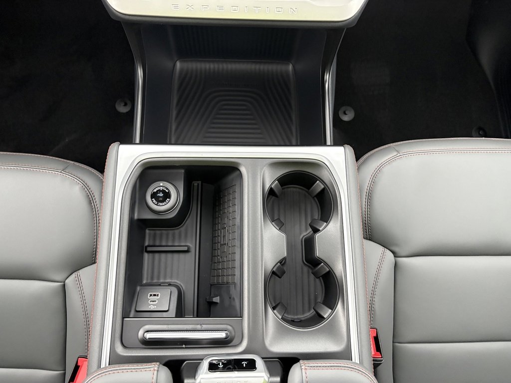 New 2025 Ford Expedition Active image 31