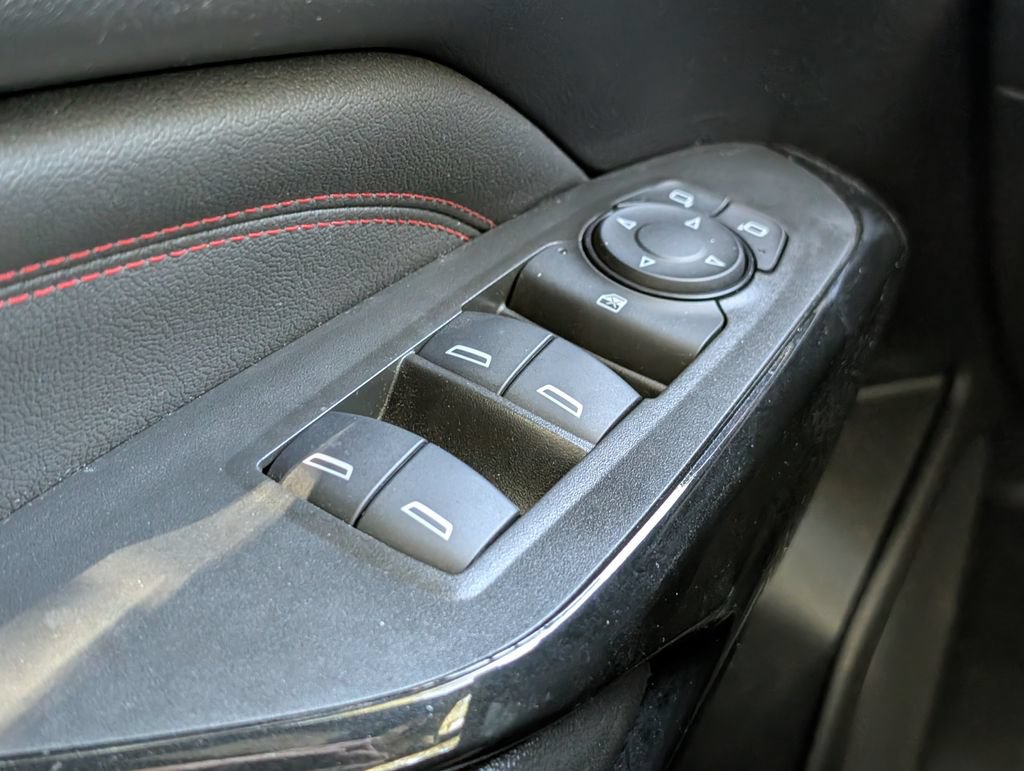 Used 2025 Chevrolet Trax RS w/ Driver Confidence Package FWD image 21