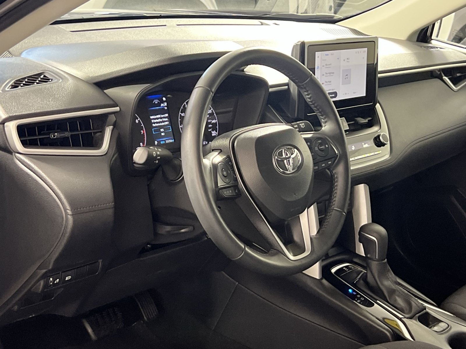Used 2025 Toyota Corolla Cross LE FWD image 16