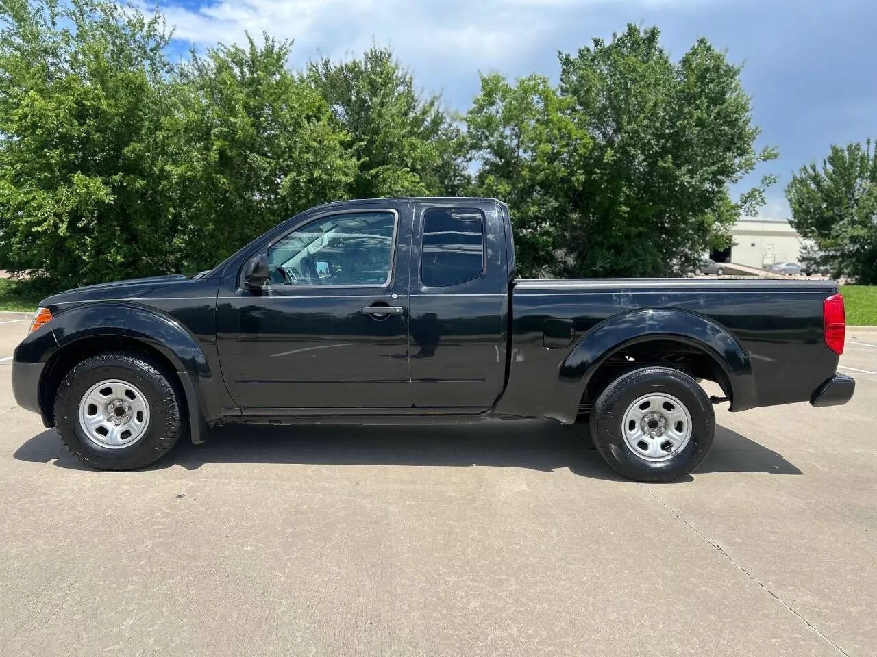 Used 2019 Nissan Frontier S RWD image 9
