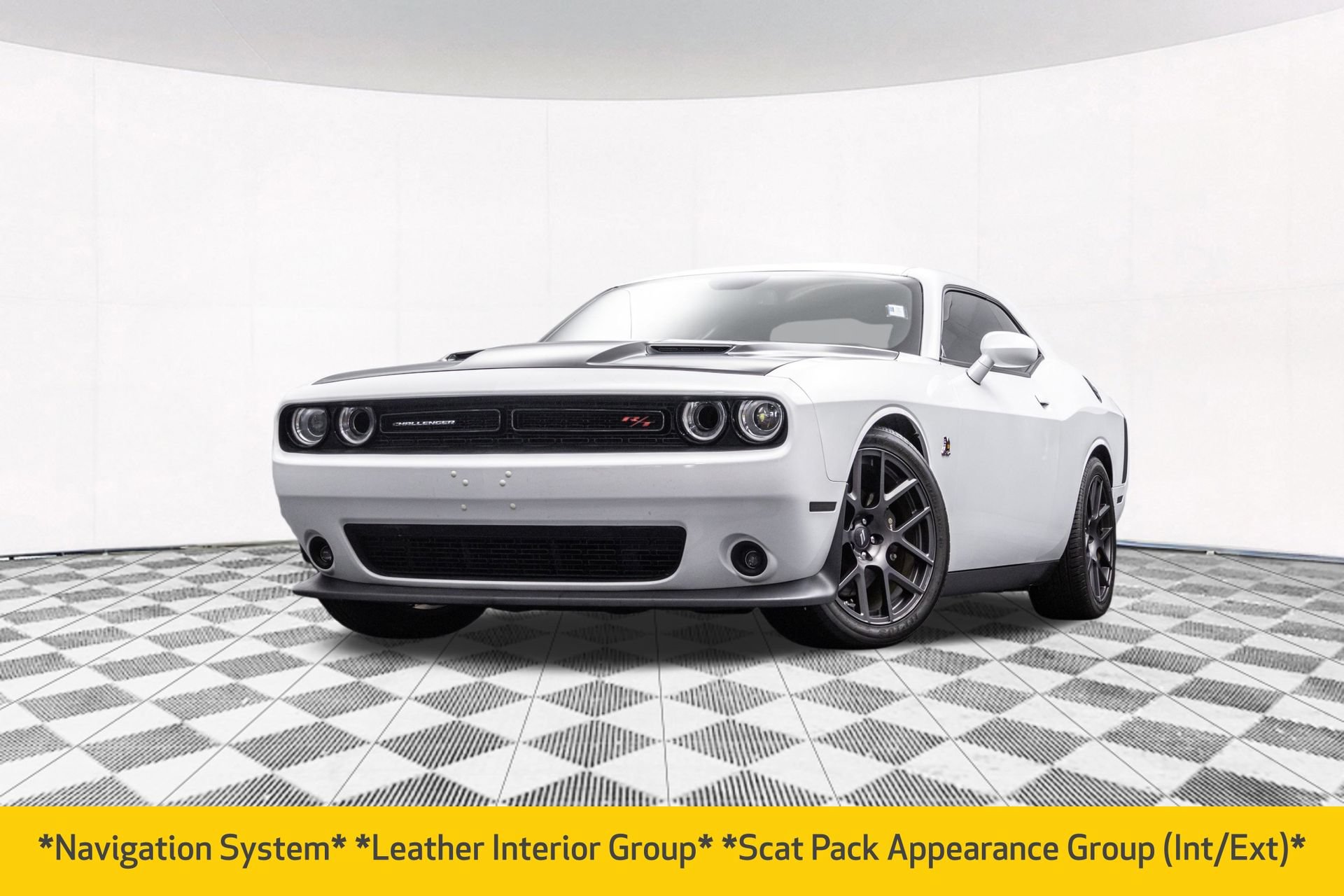Used 2018 Dodge Challenger R/T Scat Pack w/ Leather Interior Group RWD image 2