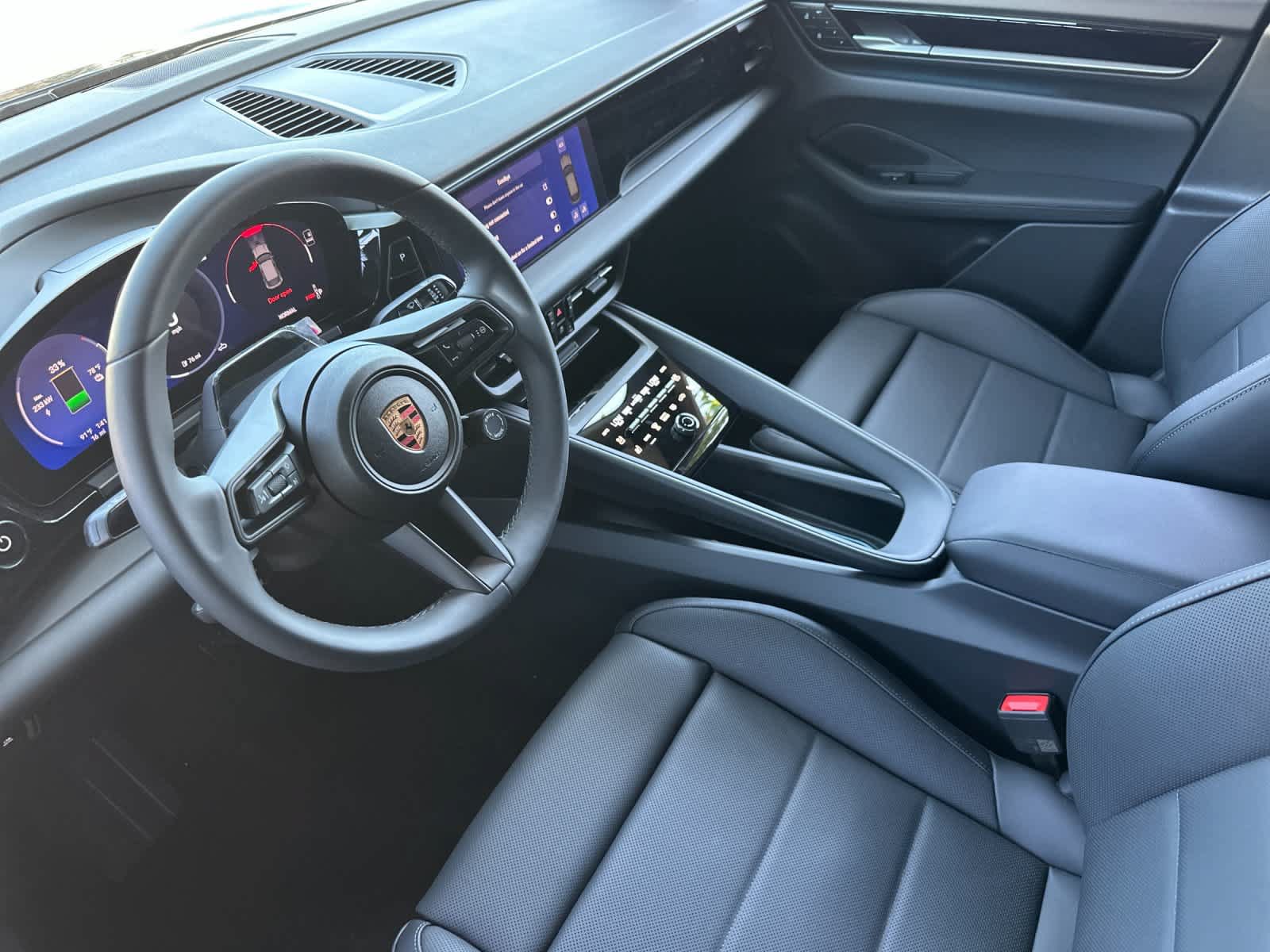 New 2026 Porsche Macan 4 Electric AWD/4WD image 4