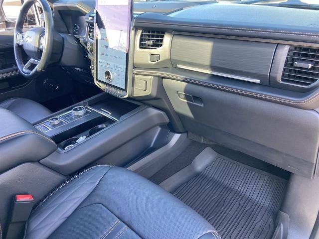 Used 2024 Ford Expedition Platinum image 25