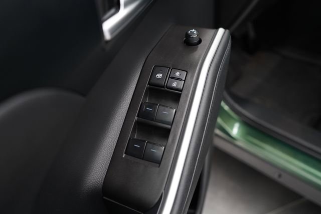 Used 2023 Toyota Highlander XLE image 11