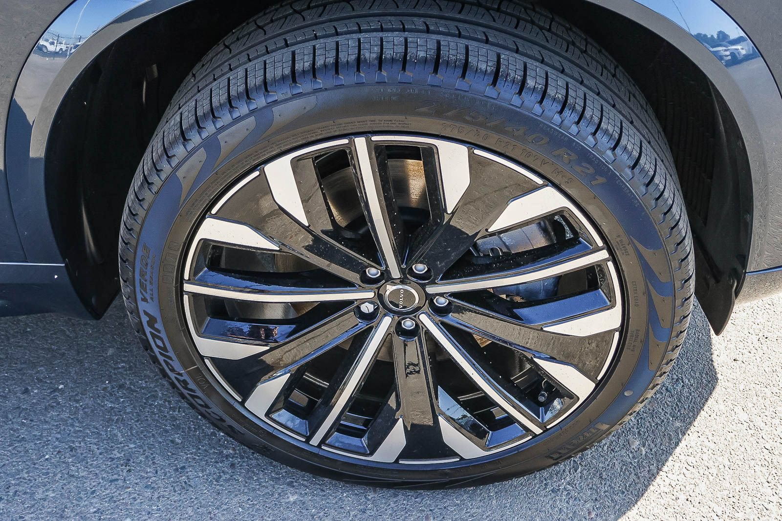 New 2026 Volvo XC90 T8 Plus w/ Protection Package Premier AWD/4WD image 14