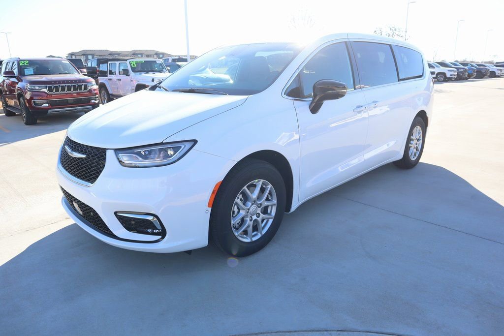 New 2026 Chrysler Pacifica Select FWD image 10