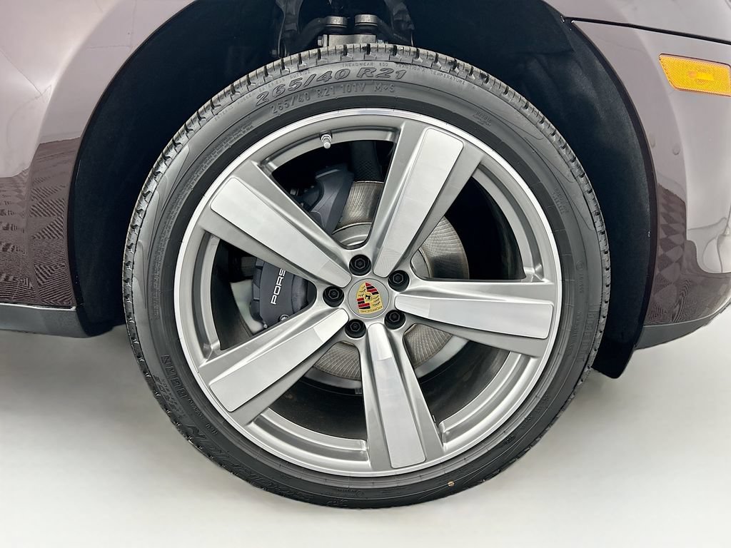 Used 2026 Porsche Macan AWD/4WD image 33