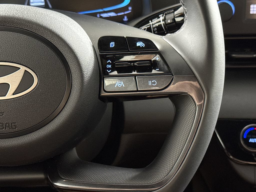 Certified 2025 Hyundai Elantra Sport FWD image 19