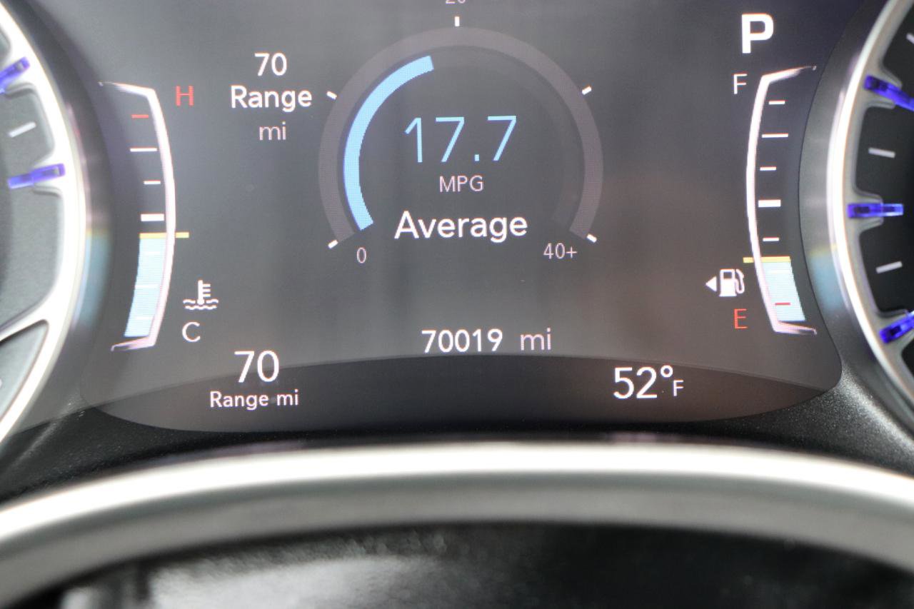 Used 2023 Chrysler Pacifica Touring-L image 33