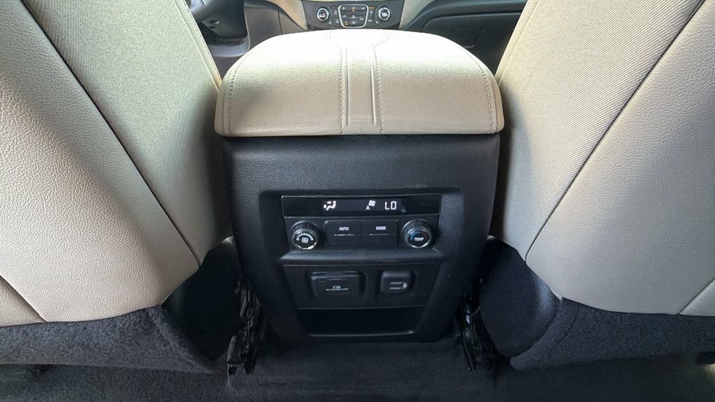 Used 2023 Chevrolet Traverse LT w/ LT Premium Package AWD/4WD image 25