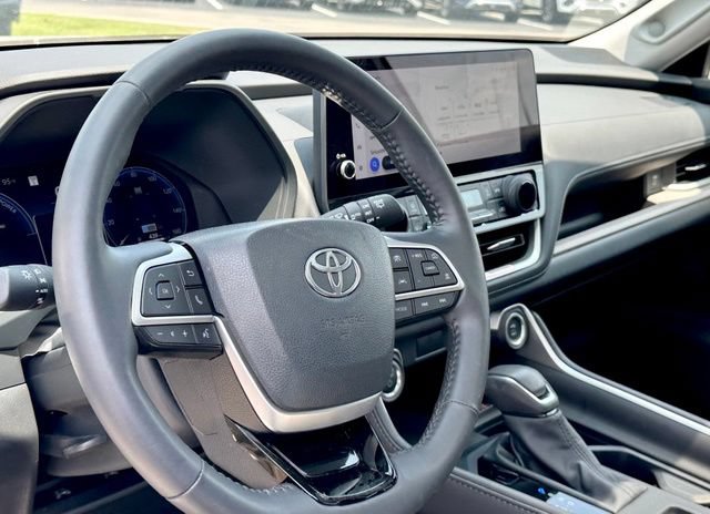 Used 2024 Toyota Grand Highlander AWD Hybrid image 19