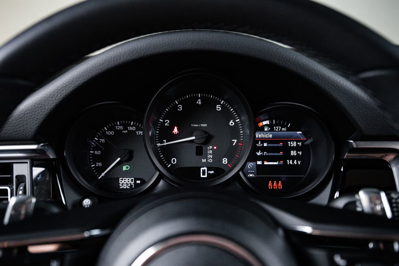 Certified 2025 Porsche Macan AWD/4WD image 15