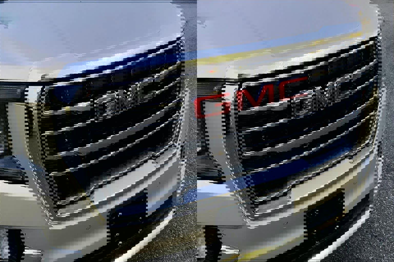 Used 2023 GMC Yukon SLT image 29