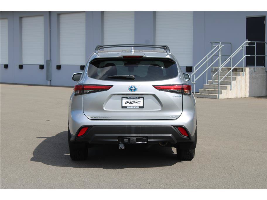 Used 2021 Toyota Highlander XLE AWD/4WD image 3