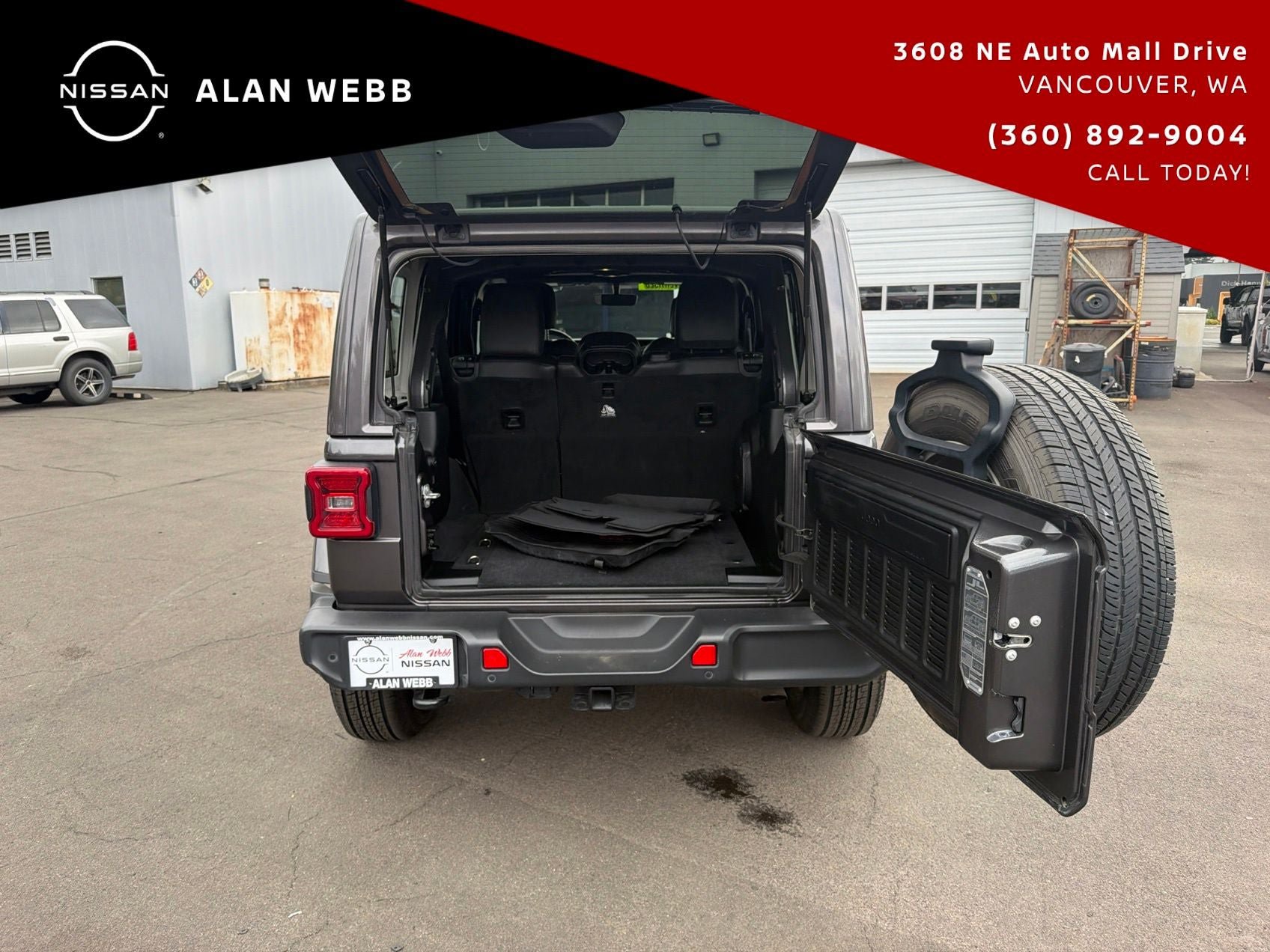 Used 2018 Jeep Wrangler Unlimited Sahara AWD/4WD image 30