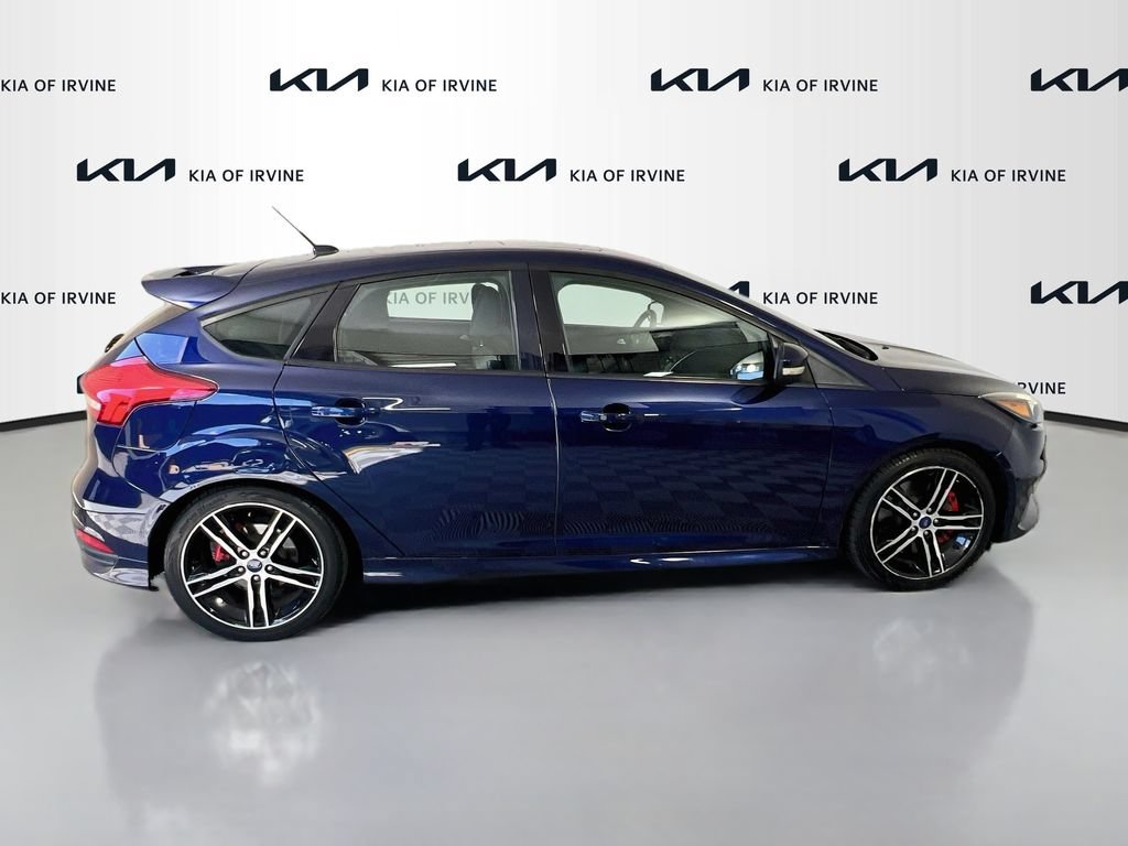 Used 2017 Ford Focus ST w/ Equipment Group 402A FWD image 9