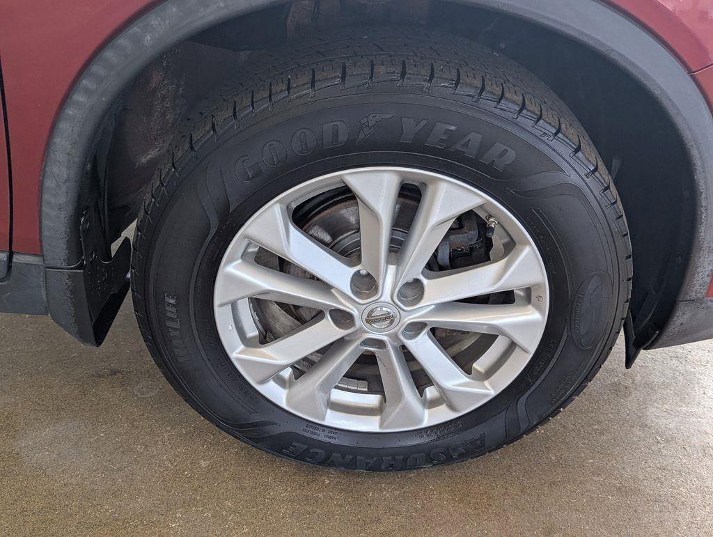 Used 2016 Nissan Rogue SV image 26