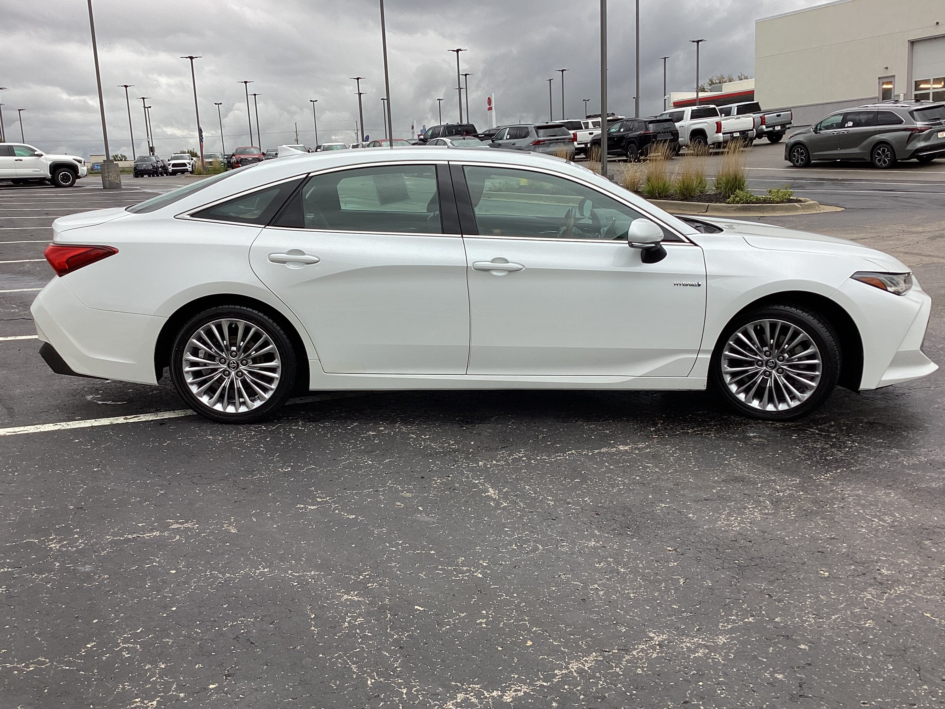 Certified 2019 Toyota Avalon Limited w/ All Weather Liner Package FWD image 24