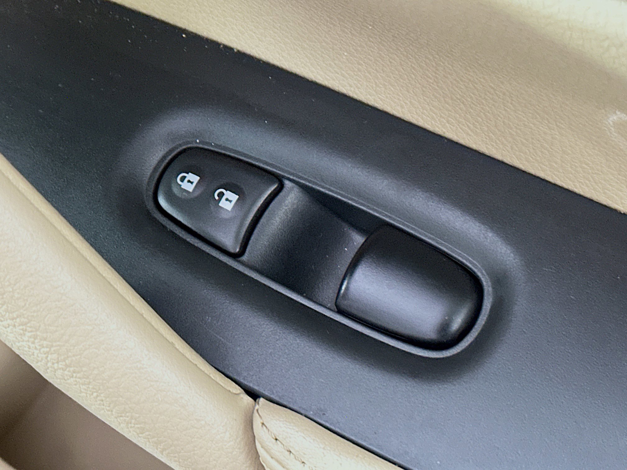 Used 2020 Nissan Rogue SV FWD image 29