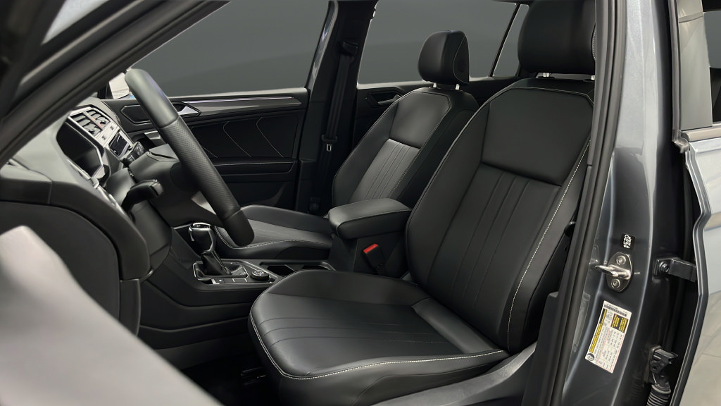 Used 2024 Volkswagen Tiguan SE R-Line AWD/4WD image 9