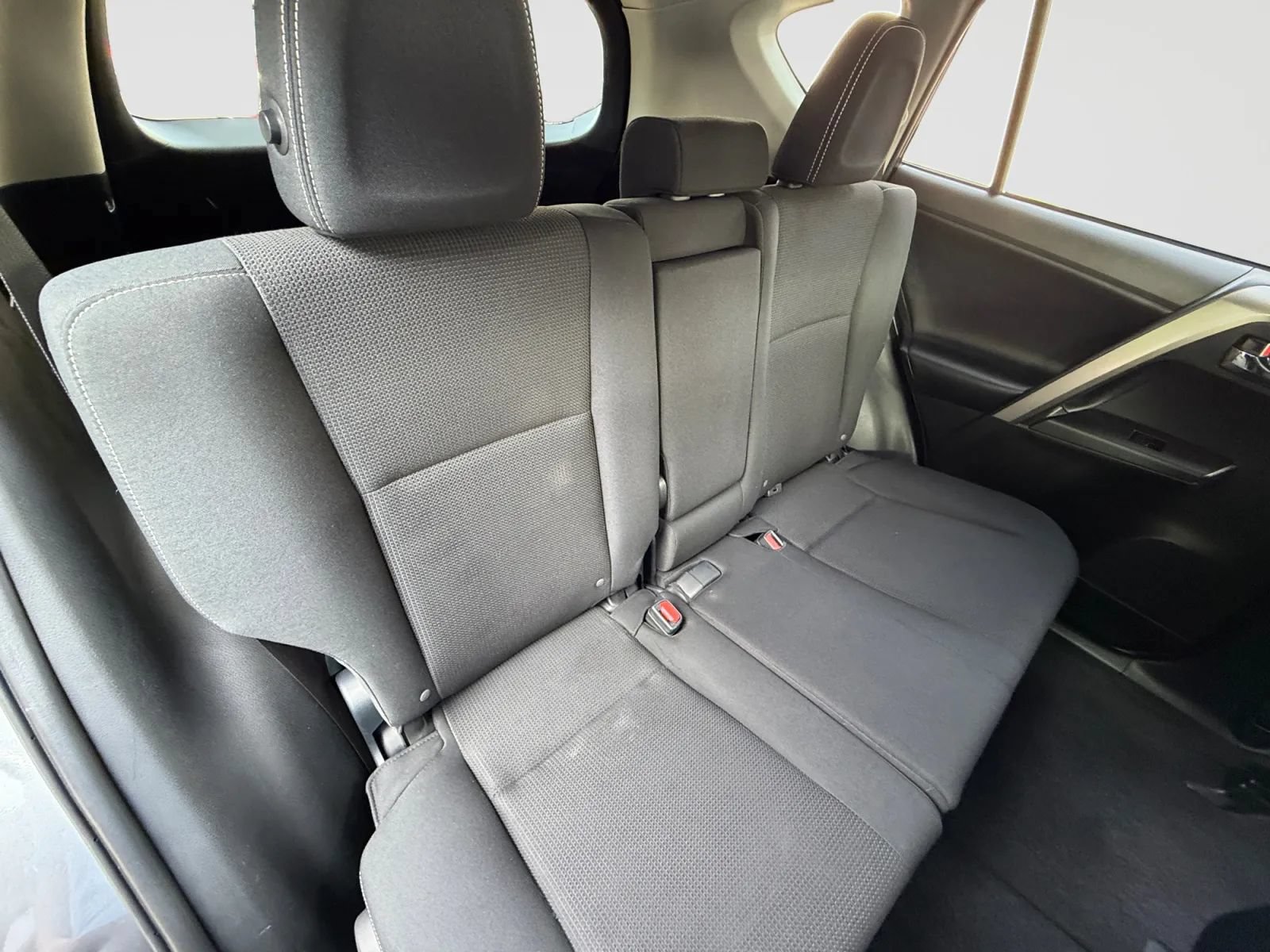 Used 2018 Toyota RAV4 XLE AWD/4WD image 18