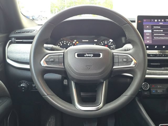 Used 2024 Jeep Compass Latitude AWD/4WD image 13
