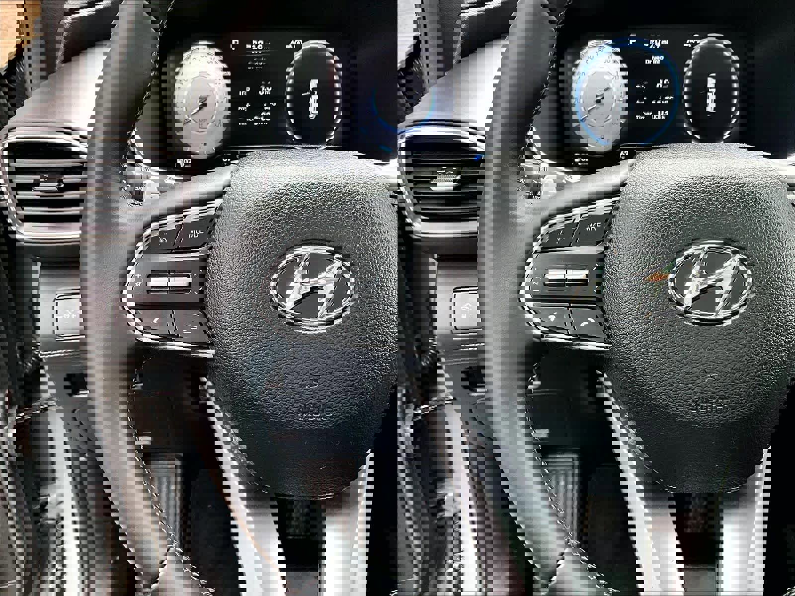 Used 2022 Hyundai Santa Fe Limited AWD/4WD image 24