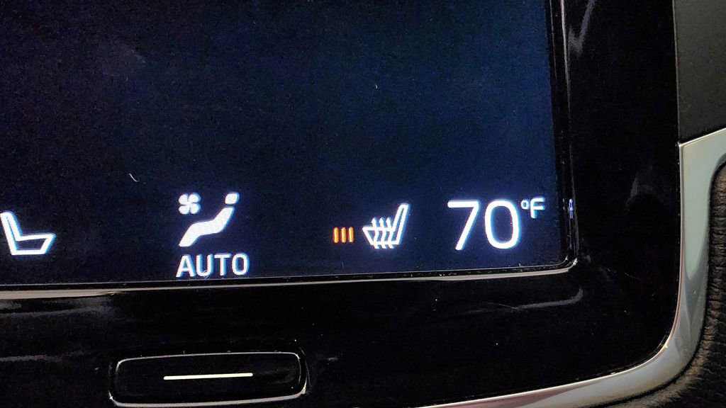 Used 2021 Volvo XC90 T5 Momentum w/ Climate Package AWD/4WD image 42