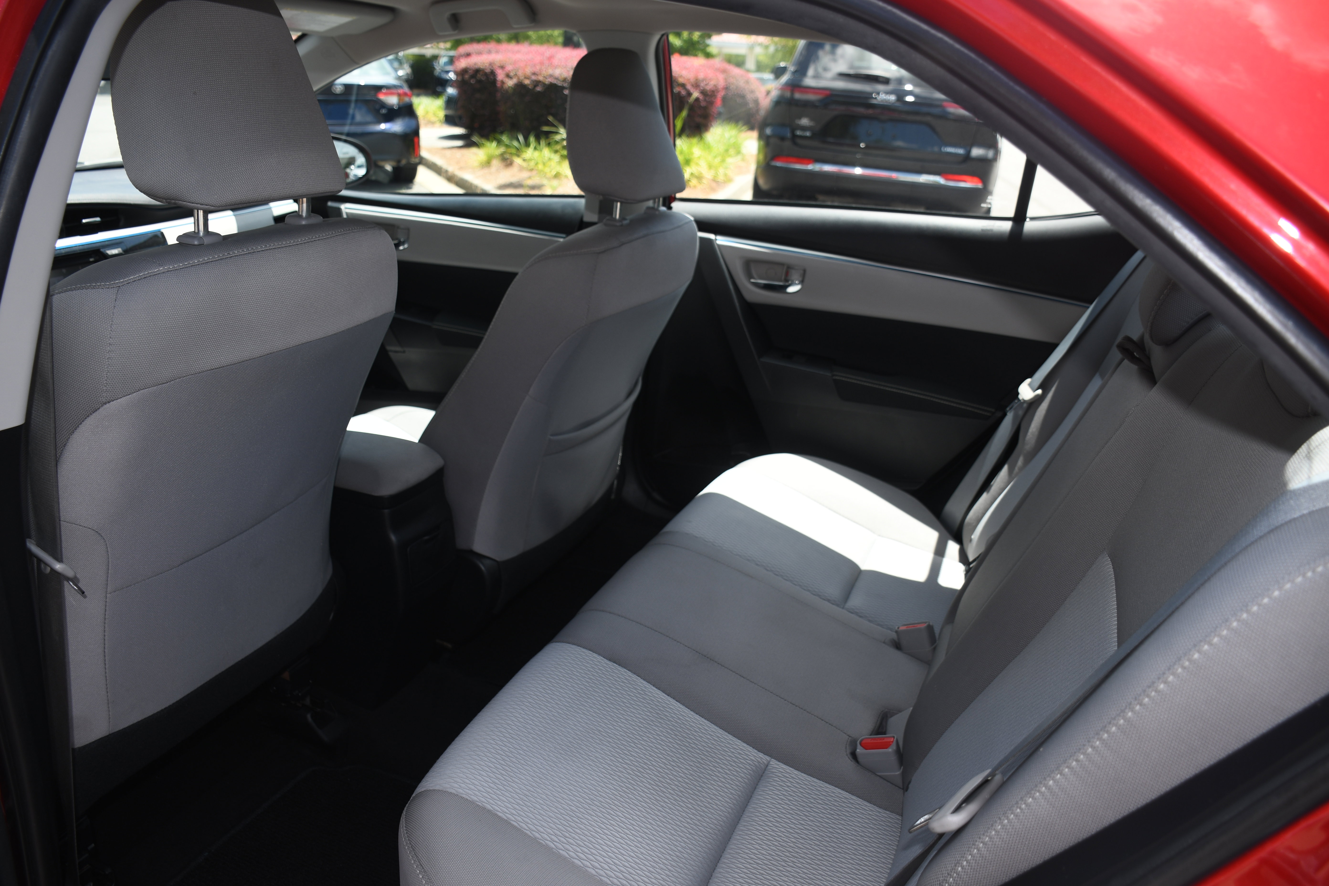 Used 2016 Toyota Corolla LE FWD image 14