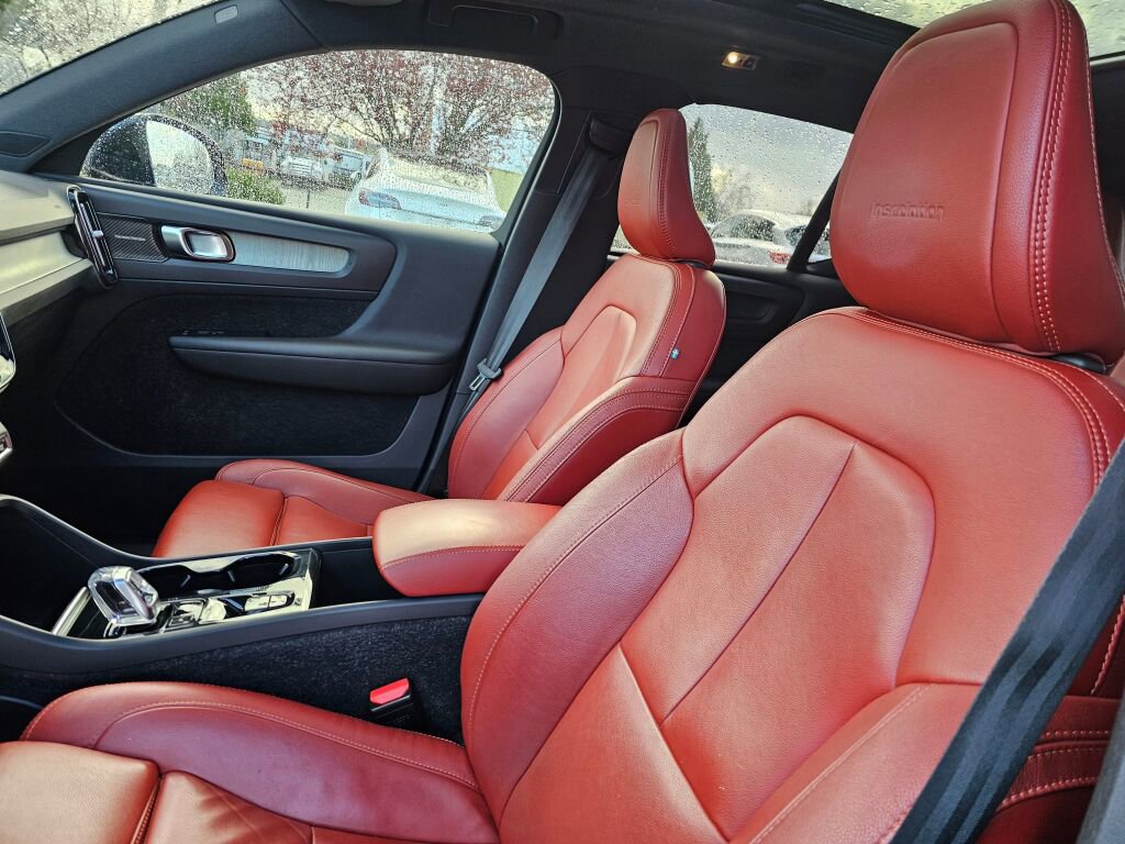 Used 2019 Volvo XC40 T4 Inscription image 25