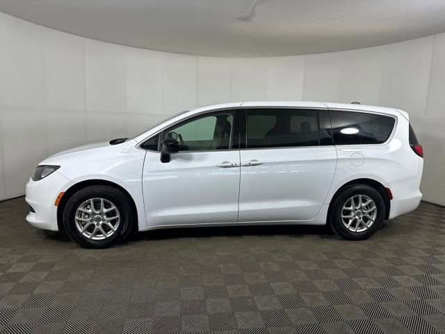 Used 2024 Chrysler Voyager LX image 6