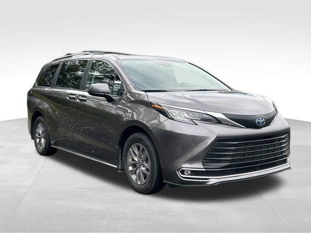 Used 2022 Toyota Sienna XLE AWD/4WD image 7
