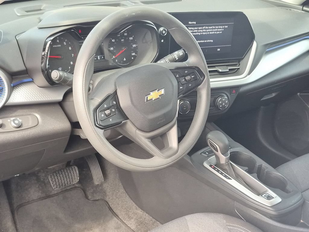 Used 2025 Chevrolet Trax LS FWD image 15