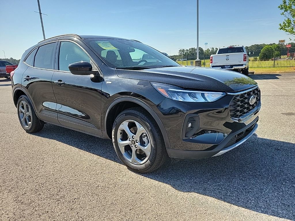 Used 2025 Ford Escape ST-Line Select AWD/4WD image 3