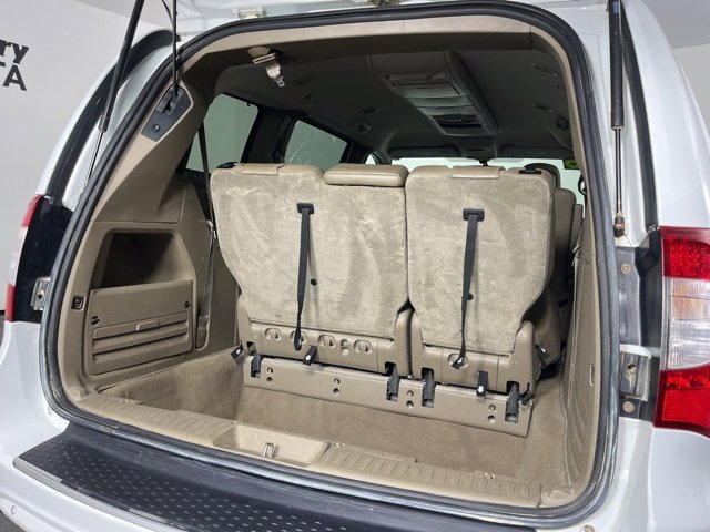 Used 2015 Chrysler Town & Country Touring-L w/ Driver Convenience Group image 19