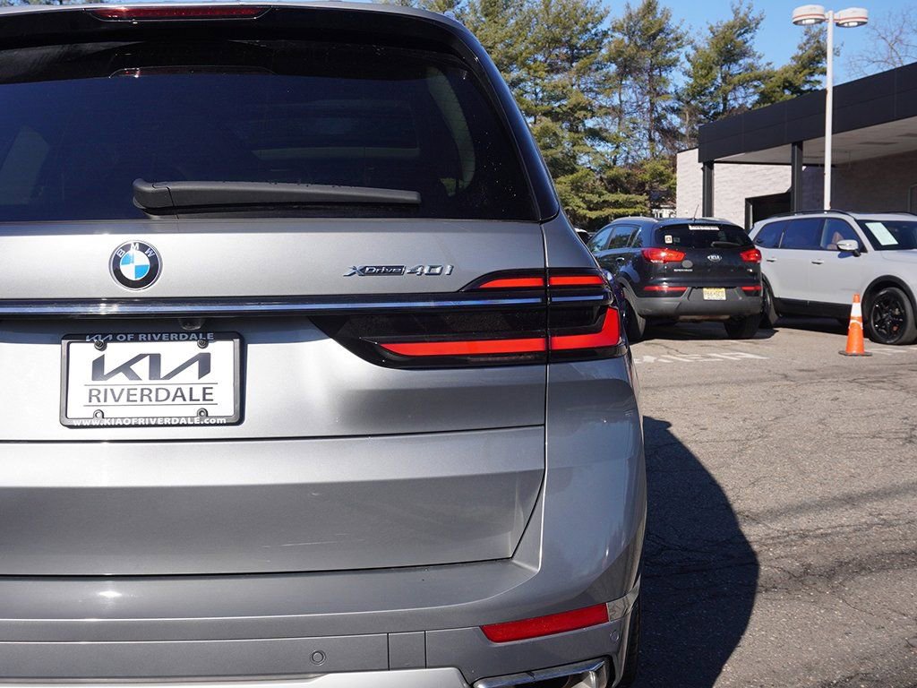 Used 2023 BMW X7 xDrive40i w/ Parking Assistance Package AWD/4WD image 16