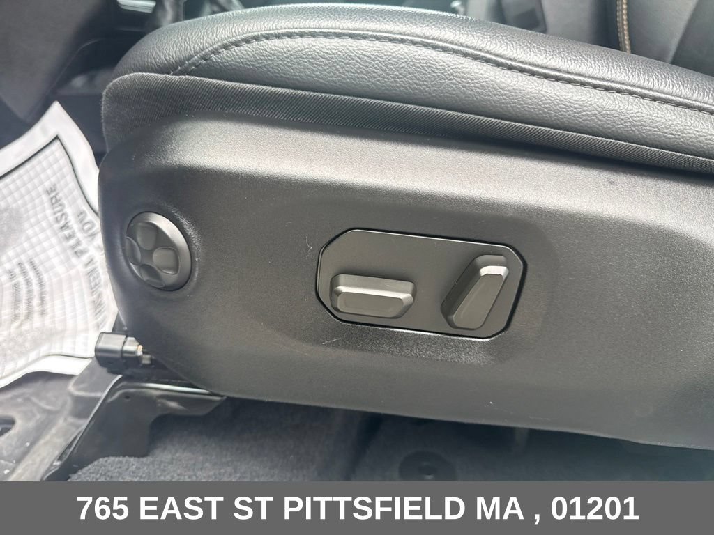 Used 2024 Jeep Wrangler Unlimited Sahara w/ Technology Group AWD/4WD image 11