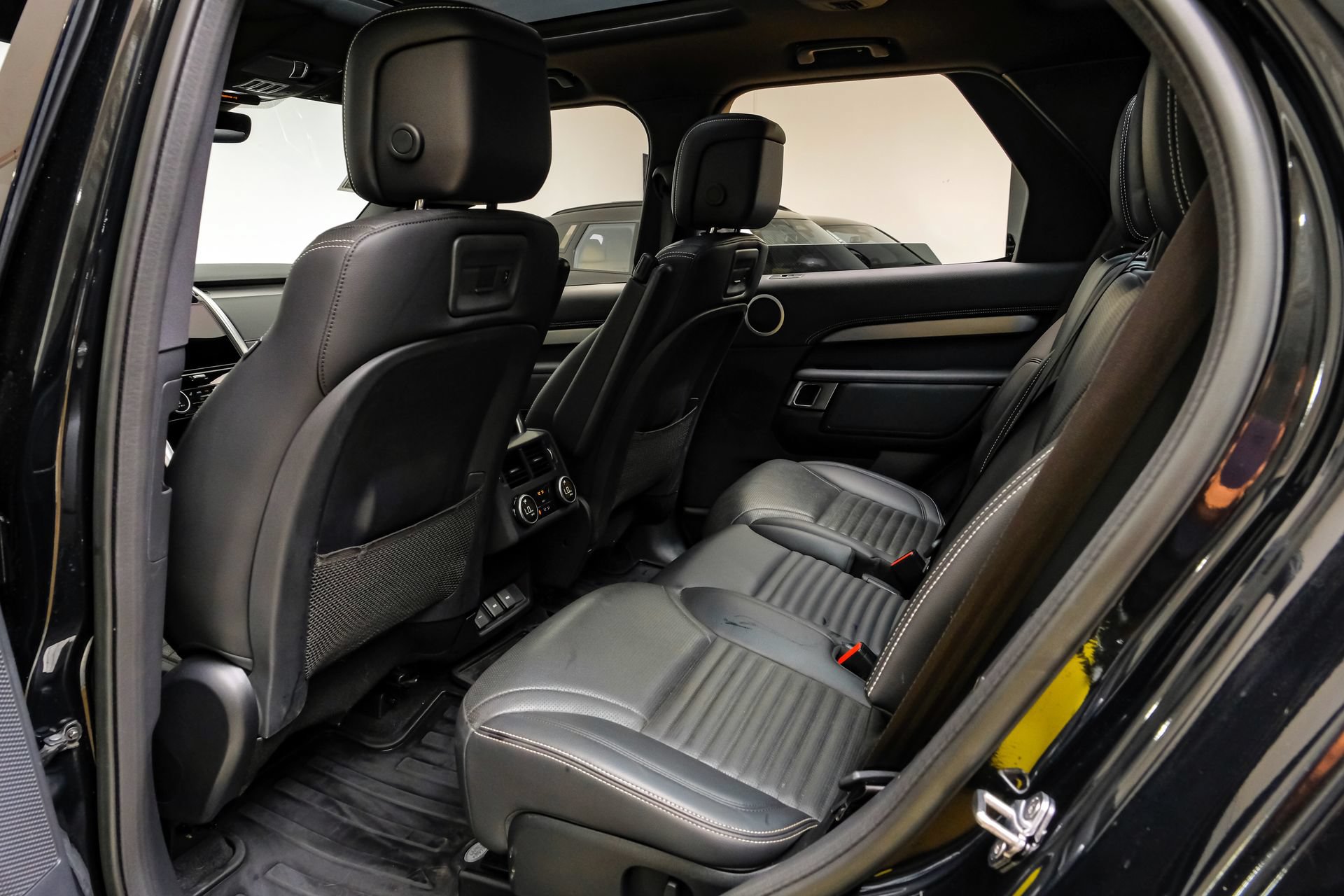 Used 2023 Land Rover Discovery S R-Dynamic AWD/4WD image 42