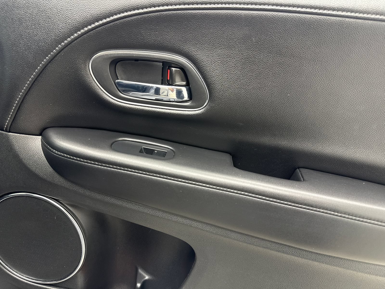 Used 2016 Honda HR-V EX-L image 40