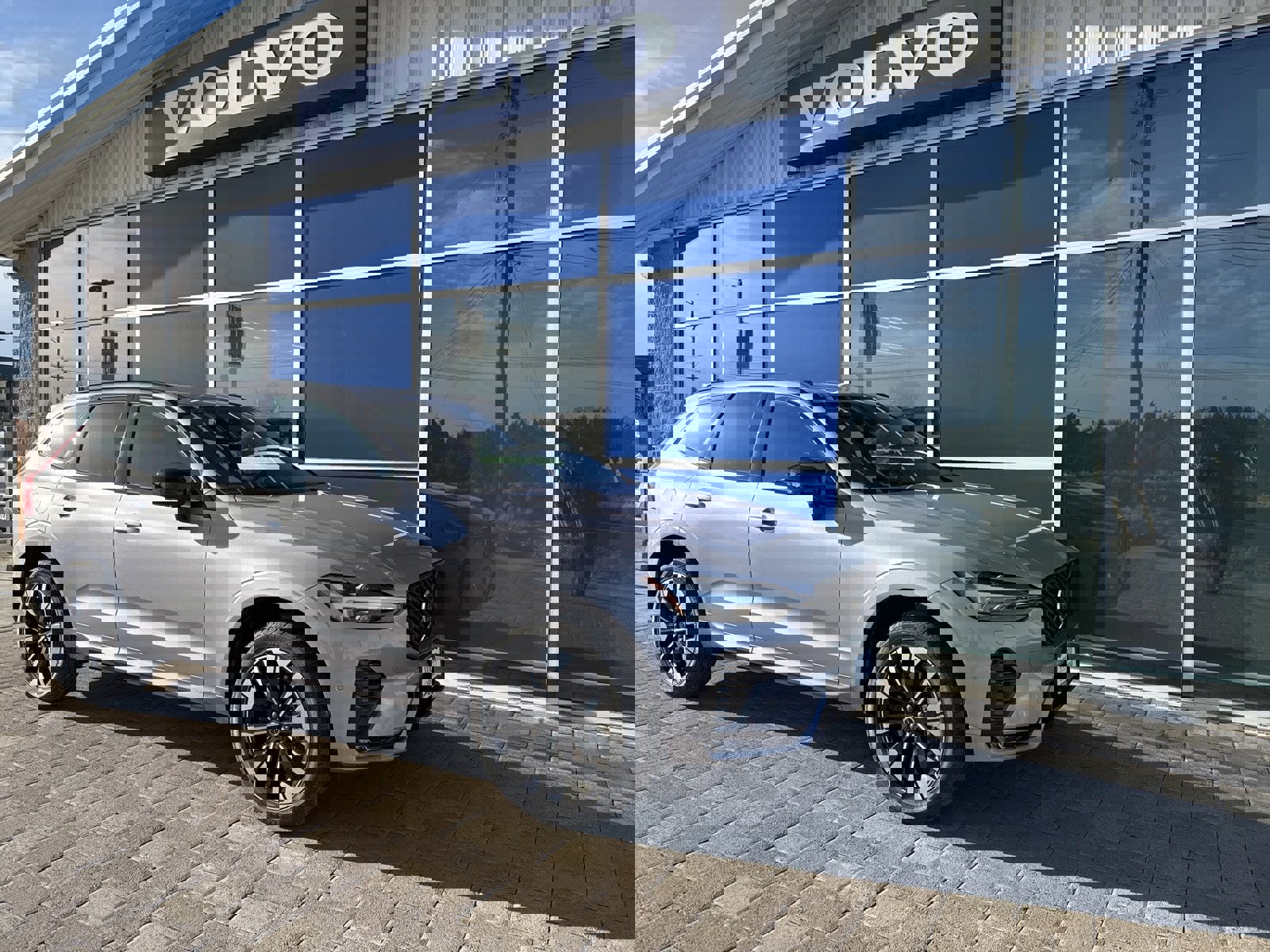 New 2026 Volvo XC60 B5 Plus w/ Protection Package Premier image 1