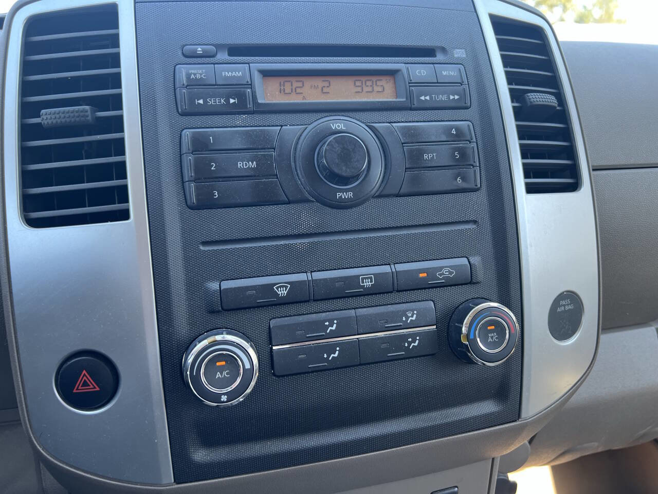 Used 2011 Nissan Frontier SV image 14